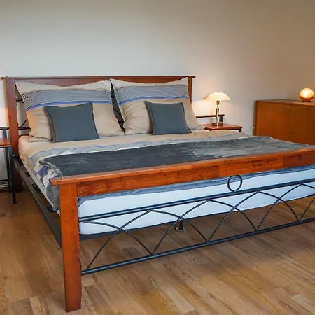 Vekose - S Terasou A Zahradou Apartmán *