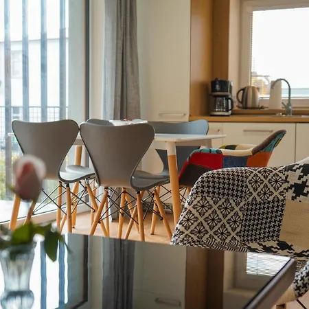 Apartmán Vekose - S Terasou A Zahradou Hradec Králové