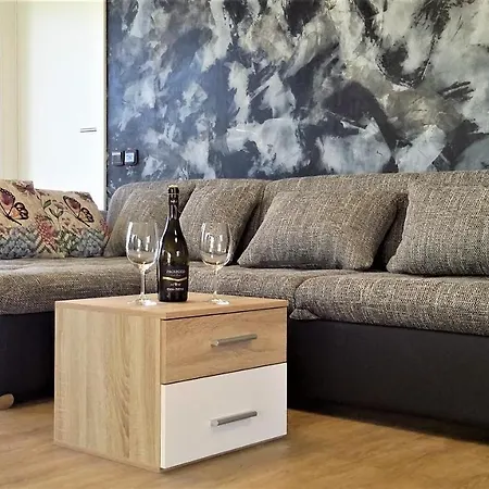 Vekose - S Terasou A Zahradou Apartmán Hradec Králové