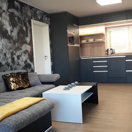 Apartmán Vekose - S Terasou A Zahradou Hradec Králové