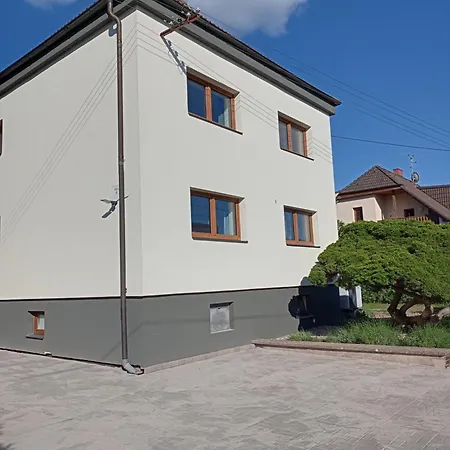 Apartmán Vekose - S Terasou A Zahradou Hradec Králové