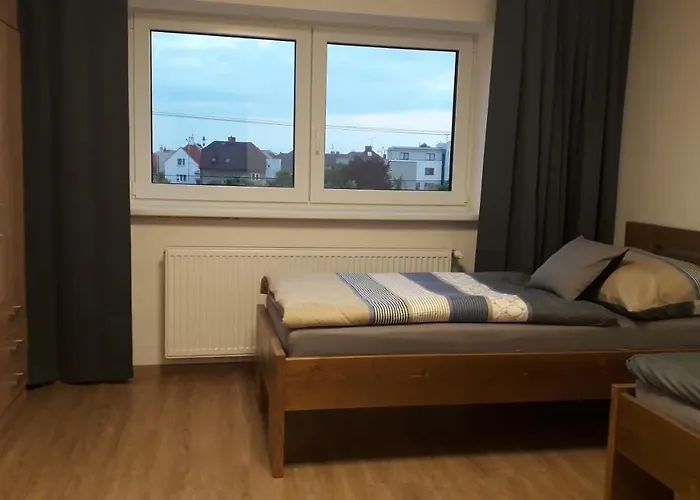 Lägenhet Vekose - S Terasou A Zahradou Hradec Králové