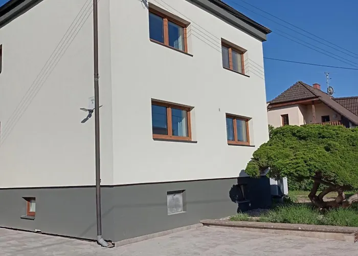 Lägenhet Vekose - S Terasou A Zahradou Hradec Králové